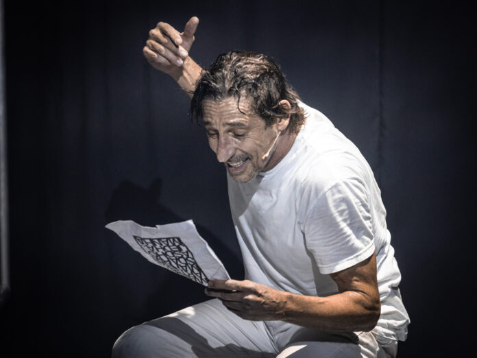 foto © Matheus José Maria - 5003512_TEATRO_LETS_PLAY_THAT_OU_VAMOS_BRINCAR_DAQUILO_2024_SESC_POMPEIA