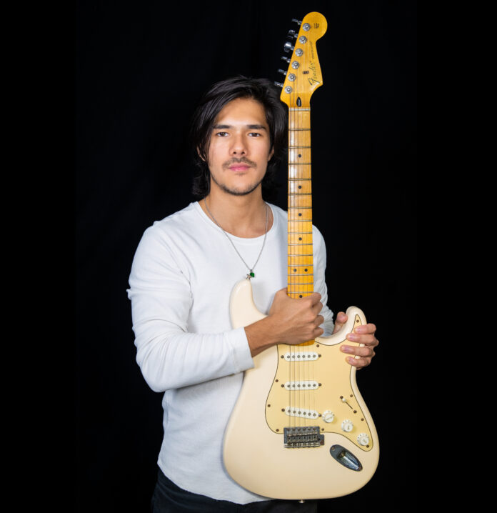 FUNDO PRETO - GUITARRA 2