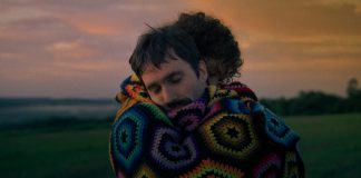 No Mês do Orgulho, romance LGBTQ+ ‘Apenas Coisas Boas’ chega aos cinemas